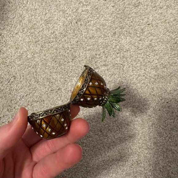 Pineapple Bejewled Trinket with Hidden Interior - Picture 6 of 9